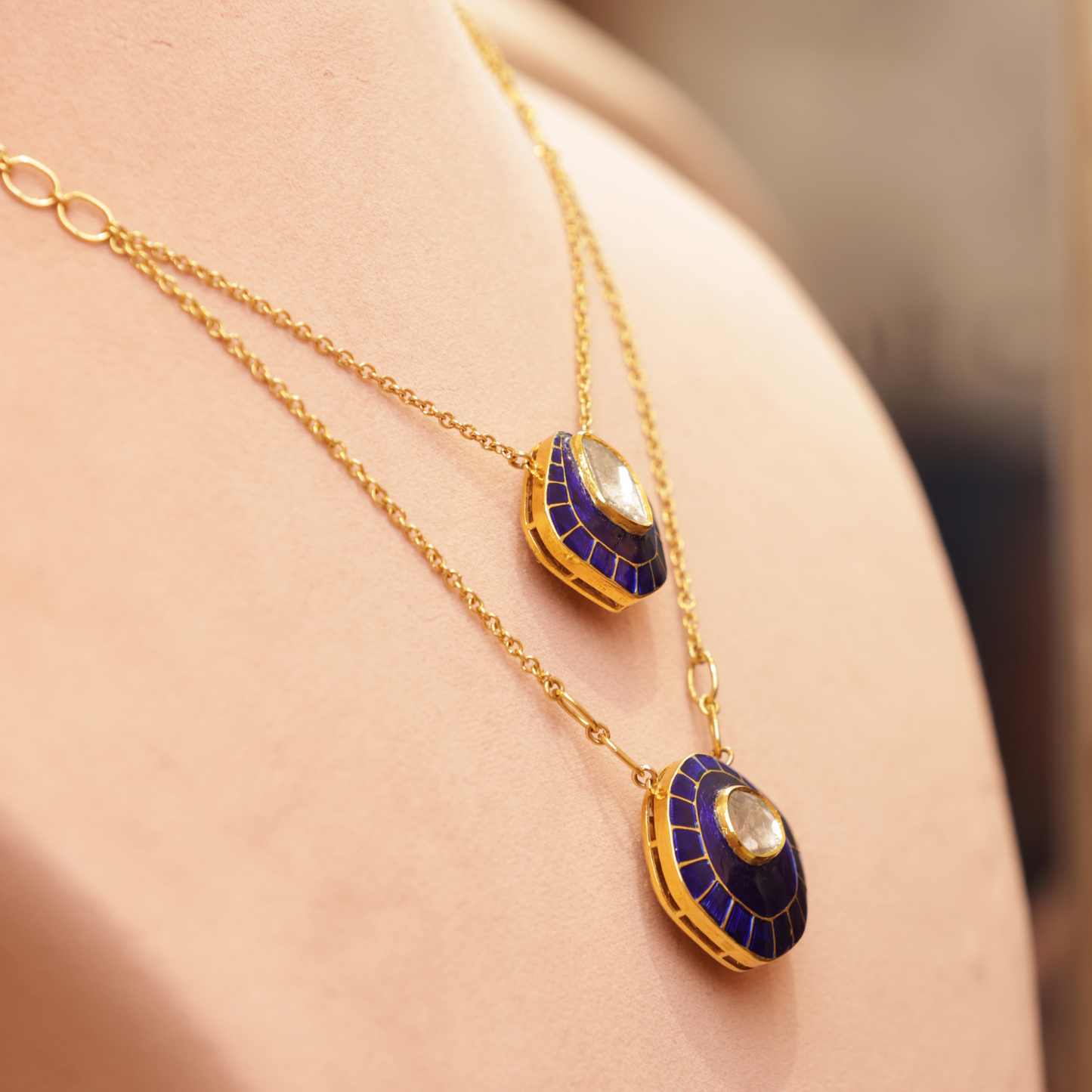 TWILIGHT MAJESTY NECKCHAIN